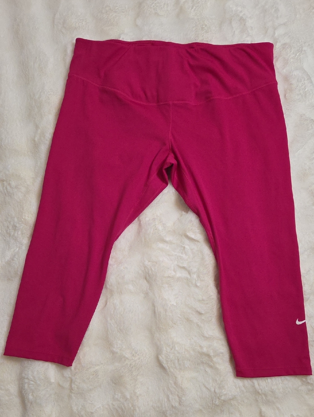 Nike Womens Fuchsia Pink Capri Leggings